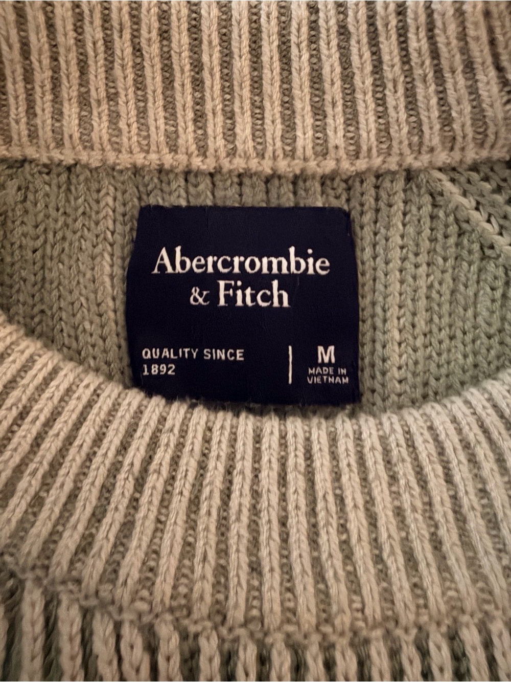 Abercrombie & Fitch Men's size M Crewneck Ribbed Sweater in Muted Green - Picture 2 of 8